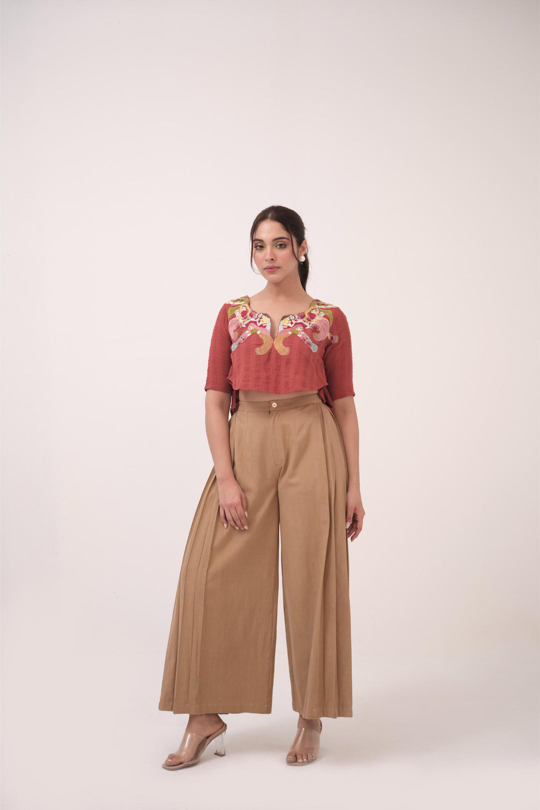 Embroidered Lion Box Pleat Set