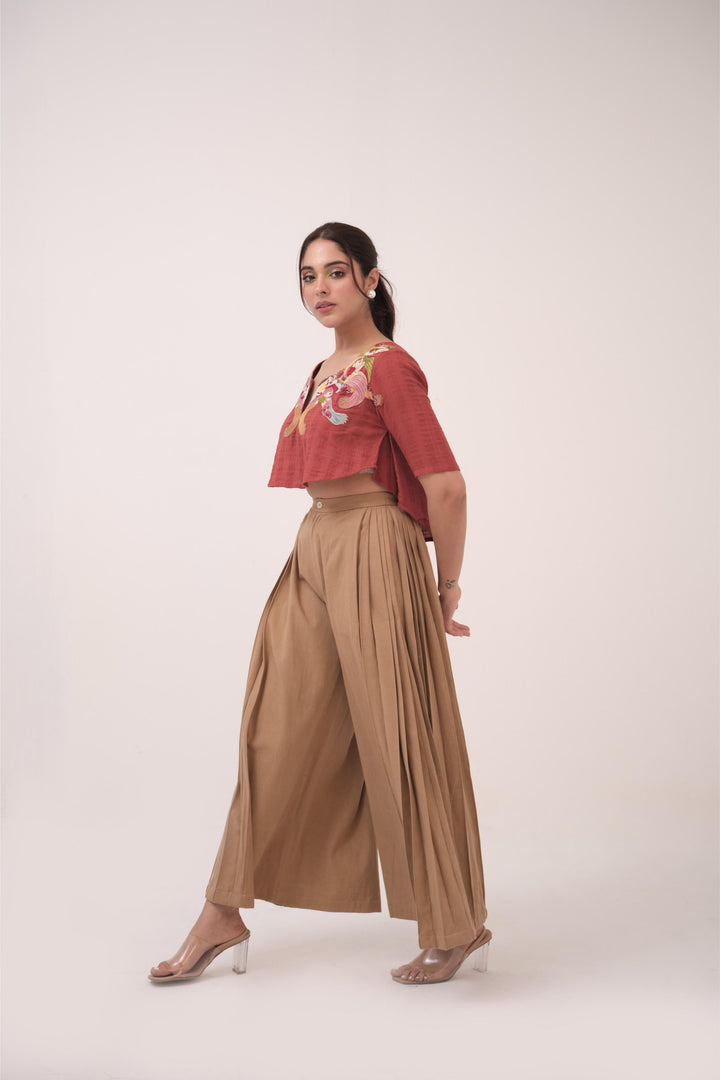 Embroidered Lion Box Pleat Set