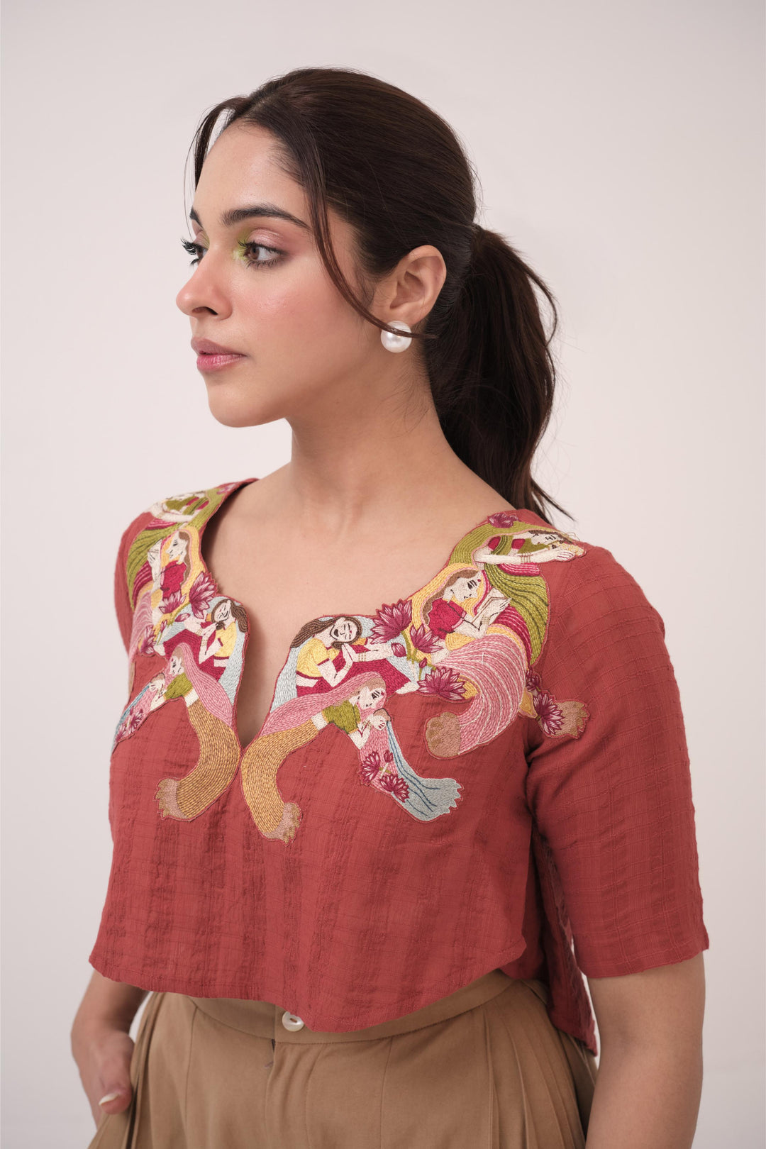 Embroidered Lion Box Pleat Set